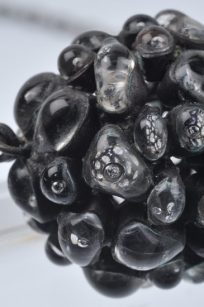Sautoir boules noires detail