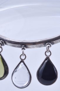 Bracelet jonc noir et blanc detail