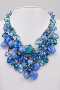 Collier bleu